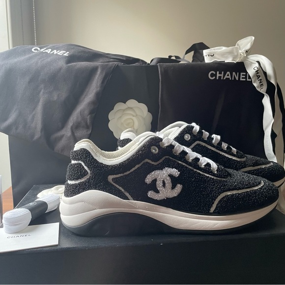 Chanel limited edition Sneakers -Embroidered Fabric & lambskin🤍New in Box 🖤 - Picture 5 of 14